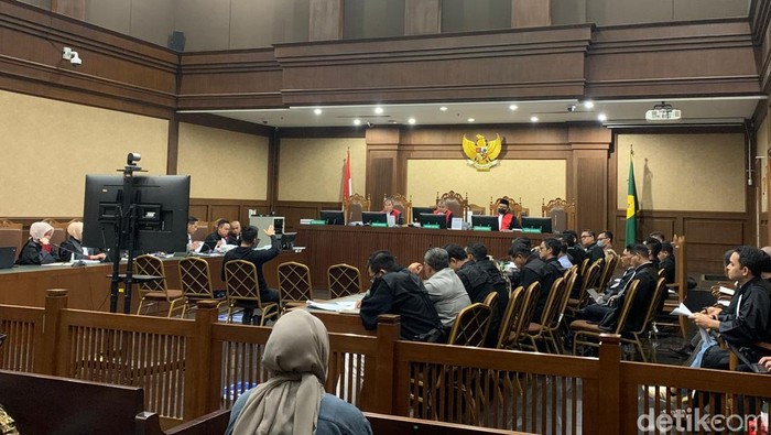 Mantan Panitera Muda Perdata PN Jakut, Wahyu Gunawan, mengaku menerima bagian USD 150 ribu terkait suap pengurusan vonis lepas perkara minyak goreng (migor). (Mulia/detikcom).