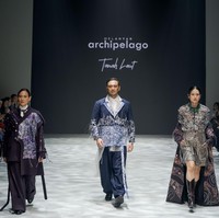 Melalui “Tanah Laut”, Mel Ahyar sekali lagi menunjukkan bahwa identitas lokal Indonesia bukan masa lalu yang perlu dikenang, melainkan masa depan yang perlu dirayakan—dengan gaya, keberanian, dan kebanggaan. (Foto: Dok. Mel Ahyar Archipelago)