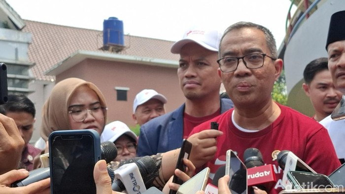 Mendiktisaintek Brian Yuliarto di SMANU MH Thamrin Jakarta, salah satu Sekolah Garuda Transformasi.
