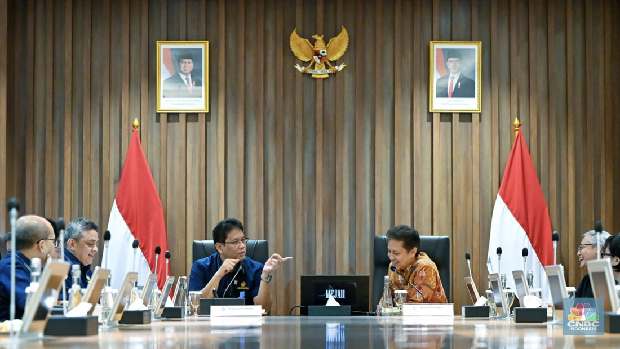 Menkeu RI Purbaya dan Menkes RI Budi Gunadi Sadikin membahas langkah memperkuat sistem jaminan kesehatan nasional, termasuk mengenai pengelolaan BPJS Kesehatan. (Instagram/MenkeuRI) Menkeu RI Purbaya dan Menkes RI Budi Gunadi Sadikin membahas langkah memperkuat sistem jaminan kesehatan nasional, termasuk mengenai pengelolaan BPJS Kesehatan. (Instagram/MenkeuRI)