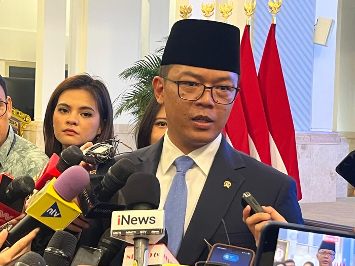 Menlu Sugiono