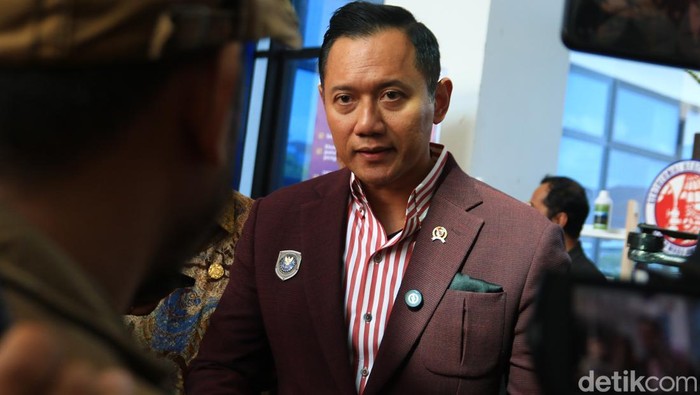 Menteri Koordinator Bidang Infrastruktur dan Pembangunan Kewilayahan Agus Harimurti Yudhoyono (AHY) saat mengisi kuliah umum di FT UGM, Rabu (8/10/2025)