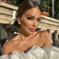 Nama Sahar Biniaz (40) bukan sosok baru di dunia pageant. Mantan Miss Universe Canada 2012 ini akhirnya mendapat kesempatan kedua setelah cedera kaki membuatnya gagal tampil di kompetisi global kala itu. Kini, ia kembali sebagai Miss Universe Persia 2025, mewakili komunitas diaspora Iran di seluruh dunia. Foto: dok. Instagram