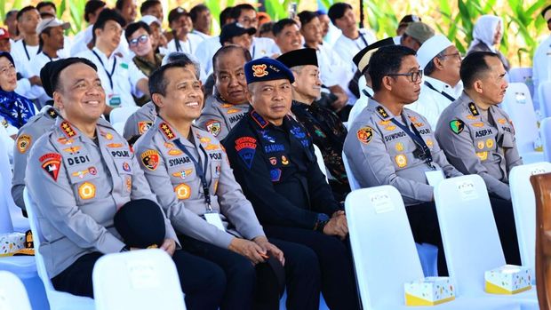 Momen tanam serentak jagung kuartal IV di Tigaraksa, Tangerang, Banten, Rabu (8/10/2025).