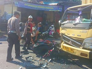 Perempuan Tewas Usai Tabrak Truk di Jalur Amlapura-Denpasar