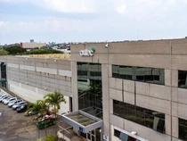 Di Balik Bangunan Megah 1.300 Meter Ini, Ada 200 Juta Nyamuk Hidup Enak