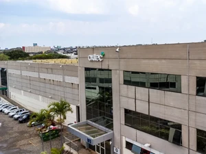 Di Balik Bangunan Megah 1.300 Meter Ini, Ada 200 Juta Nyamuk Hidup Enak