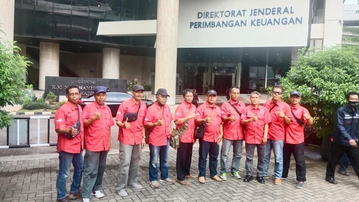 Para eks karyawan PT Kertas Leces