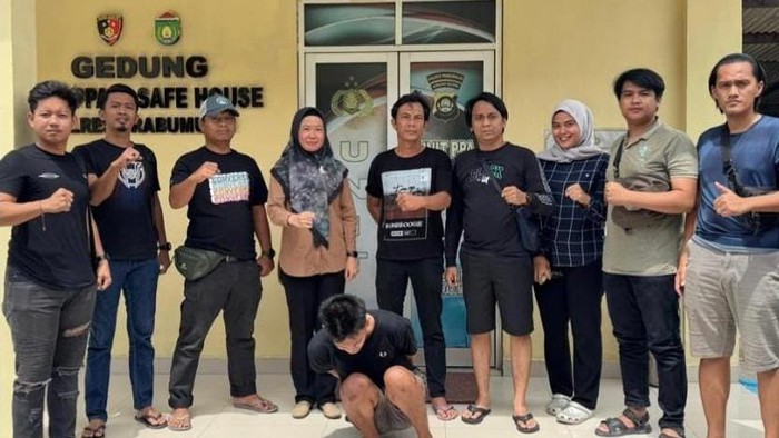 Pelaku pemerkosaan terhadap anak di bawah umur di Prabumulih saat ditangkap polisi