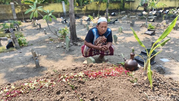 Pemakaman santri korban Ponpes Al Khoziny Sidoarjo