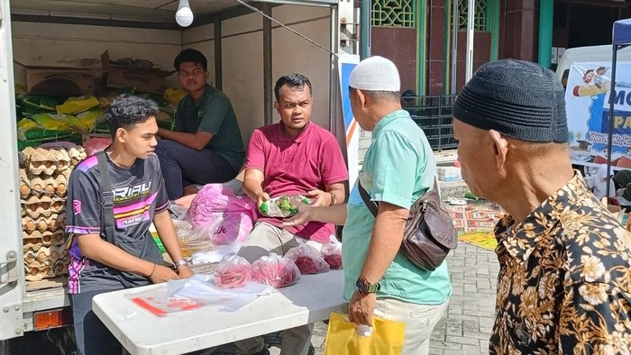 Pemko Pekanbaru Sediakan Cabai dan Sembako Murah di Mobil Pak Aman
