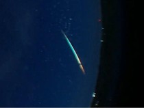 Penampakan Meteor Viral dari Kamera Observatorium Kudus: Berwarna-warni