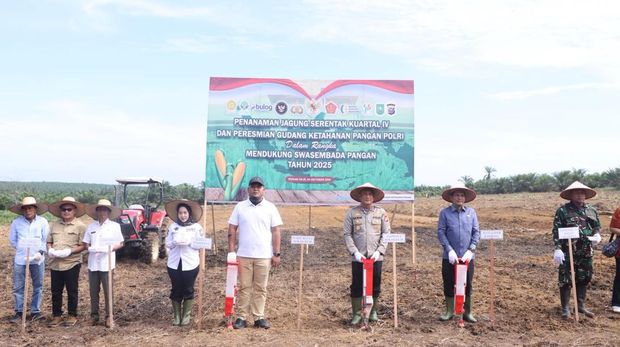 Penanaman jagung di lahan seluas 2 hektare di Jalan Lintas Riau-Sumut KM 39, Kelurahan Balai Jaya Kota, Kecamatan Balai Jaya, dipimpin langsung Kapolres Rokan Hilir AKBP Isa Imam Syahroni, Rabu (8/10/2025).
