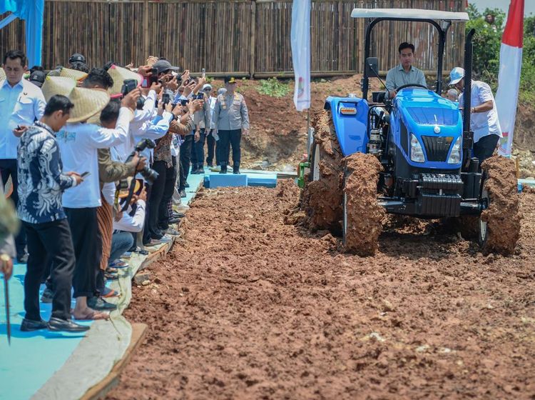 Wapres Gibran Tanam Jagung dan Tebar Ikan Nila di Tangerang