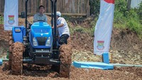 Penanaman jagung serentak seluas 3.861 hektare lahan di seluruh wilayah Indonesia dengan memberdayakan 602.208 petani tersebut guna mendukung penguatan ketahanan pangan dalam negeri. Foto: ANTARA FOTO/Putra M. Akbar
