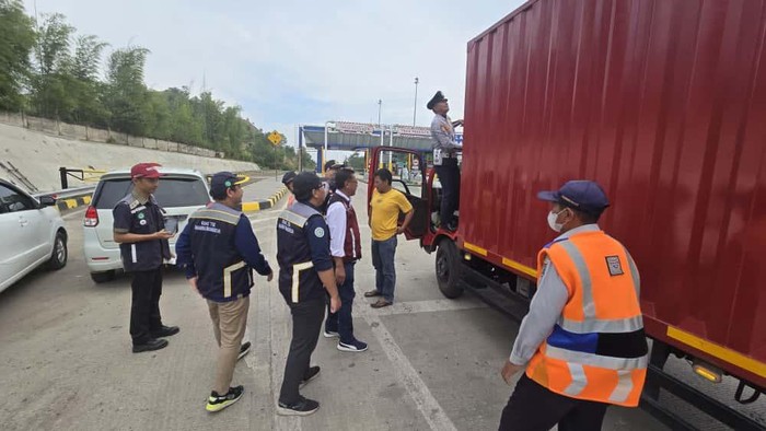 Penindakan kendaraan ODOL di jalan Tol Bakauheni-Terbanggi Besar