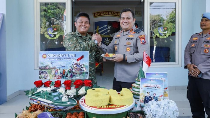 Kapolres Jombang AKBP Ardi Kurniawan memberi kejutan di HUT ke-80 TNI