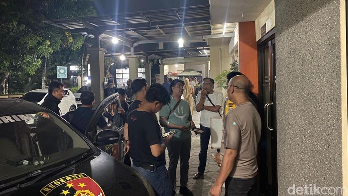 Polres Kediri saat menangkap pelaku