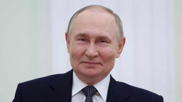 Presiden Rusia Vladimir Putin menghadiri pertemuan dengan Presiden Belarusia Alexander Lukashenko di Kremlin di Moskow, Rusia, 26 September 2025. (REUTERS/Ramil Sitdikov/Pool)