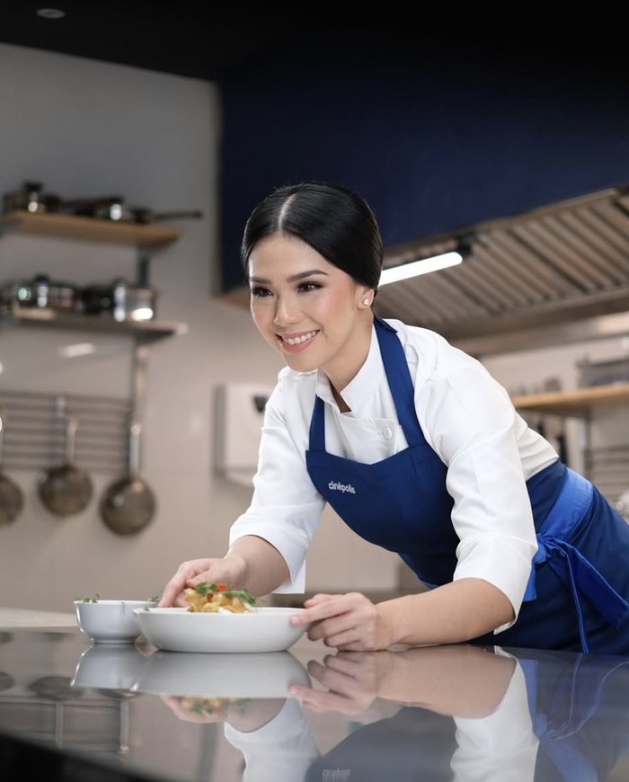 Profil Devina Hermawan