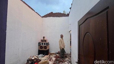 Puluhan Rumah di Mojokerto Rusak Diterjang Angin Kencang