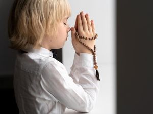 Kumpulan Doa Pagi Katolik untuk Memulai Hari dengan Syukur dan Harapan