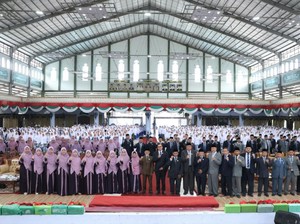 Ribuan Santriwati Meriahkan Festival Bahasa Arab-Inggris di Gontor Putri