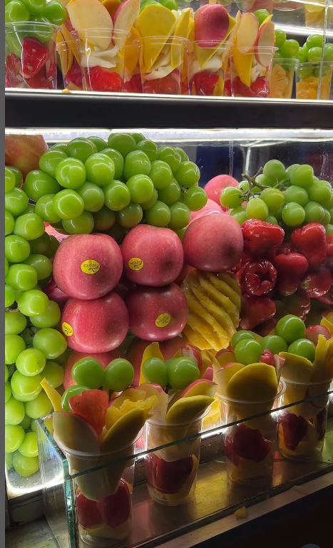 Viral Rujak Kaki Lima Isi Anggur Muscat.