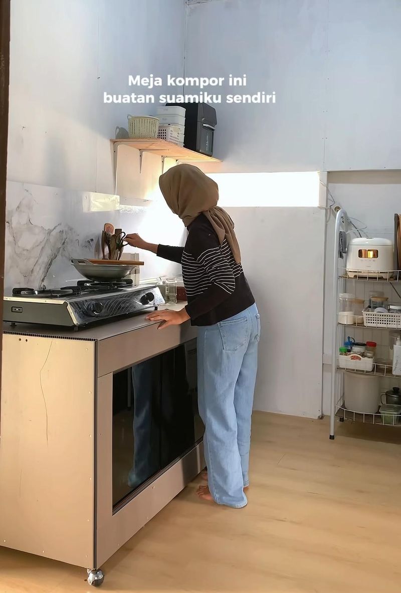Rumah kayu viral yang estetik.