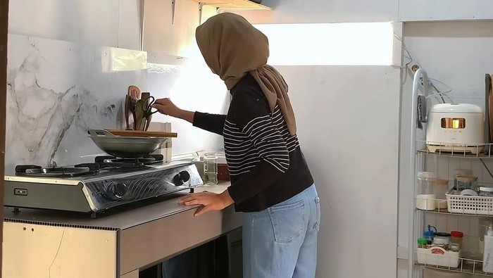 Rumah kayu viral yang estetik.