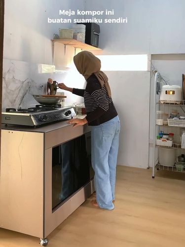 Rumah kayu viral yang estetik.