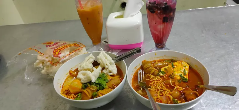 Seblak topping melimpah di Jakarta