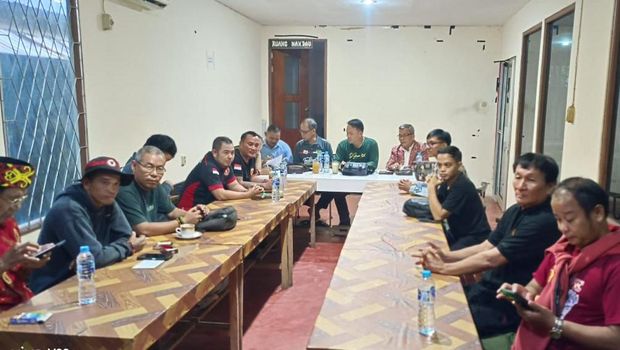 Sejumlah Ormas dan OKP Dayak membahas hukuman adat untuk Rizky Kabah.