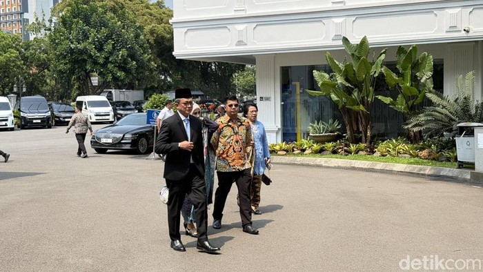 Sejumlah pejabat tiba di Istana Presiden menjelang pelantikan dubes dan kepala lembaga (Eva Savitri/detikcom)