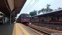 KRL sudah beroperasi di kedua jalur, baik yang arah Rangkasbitung dan Tanah Abang. 