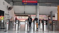 Stasiun Pondok Ranji, Tangerang Selatan, tampak lengang pada hari Rabu (8/10/2025) pukul 09.50 WIB.  