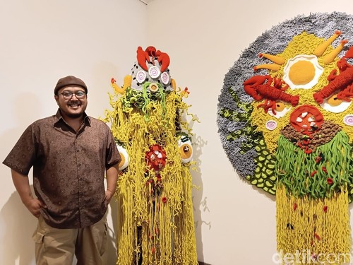 Seniman Mulyana atau Mang Moel saat ditemui di Kemang pada Rabu (1/10).