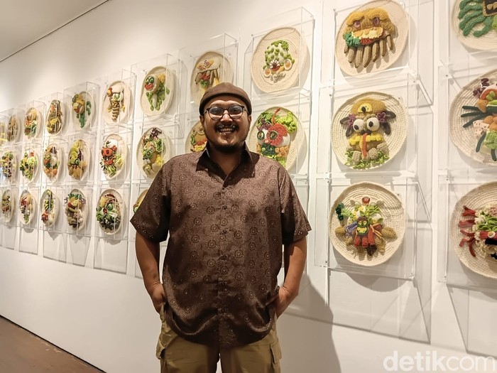 Seniman Mulyana atau Mang Moel Seniman Mulyana atau Mang Moel saat ditemui di Kemang pada Rabu (1/10).