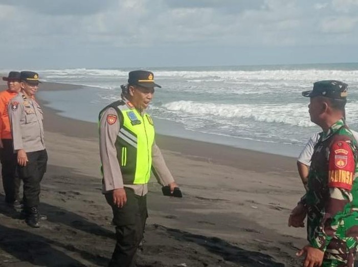 Seorang pelajar SMP hilang terseret ombak Pantai Jatimalang Purworejo, Rabu (8/10/2025).