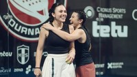 Shaloom Razade mengatakan Wulan Guritno suka memberi masukan yang membuatnya tenang dalam melakoni peran. Kata Mama, ya kamu harus ngomong sama lawan main kamu, yang penting kamu nyaman dulu sama dia, tuturnya. (Foto: dok Instagram sharazaaa)