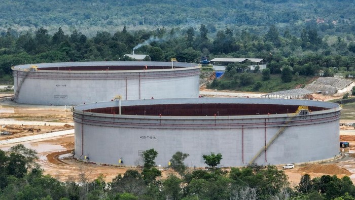 Tangki minyak Kilang Pertamina Internasional