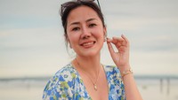 Tante Ernie mulai dikenal beberapa tahun lalu karena foto-foto yang diunggah di Instagram. Hal itu membuatnya sering disebut Tante Pemersatu Bangsa. (Foto: dok Instagram himynameisernie)