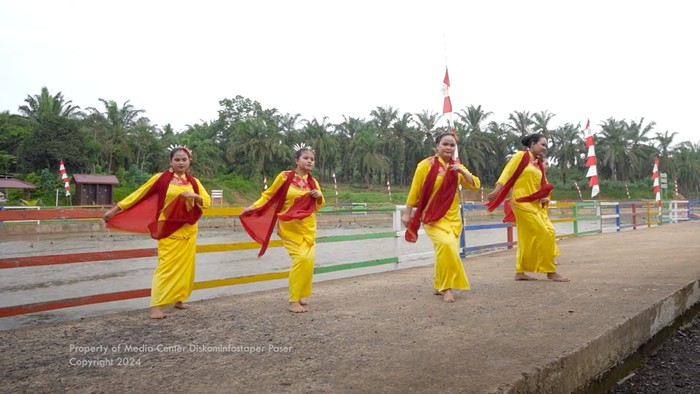 Tari Ronggeng Paser.