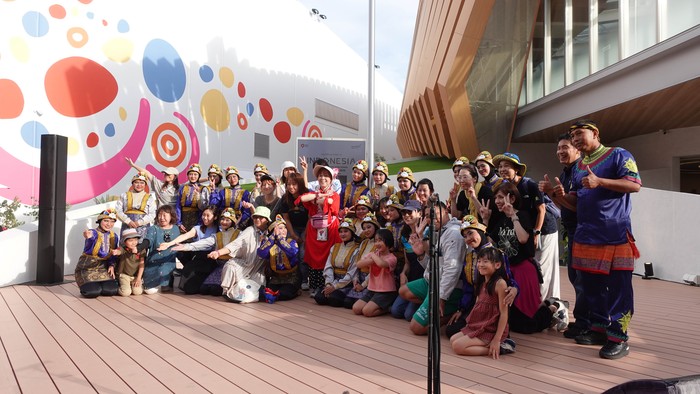 Tim tari Rajazka dari SMA Al-Azhar Syifa Budi Jakarta tampil di Pavilion Indonesia Osaka World Expo 2025 pada 4 Oktober 2025. Tim tari ini melalui seleksi dan kurasi ketat nasional sebelum terbang ke Jepang.