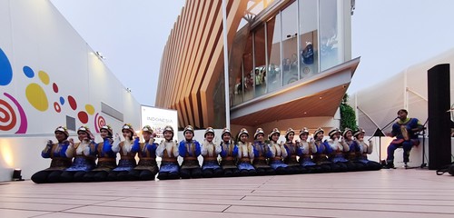 Tim tari Rajazka dari SMA Al-Azhar Syifa Budi Jakarta tampil di Pavilion Indonesia Osaka World Expo 2025 pada 4 Oktober 2025. Tim tari ini melalui seleksi dan kurasi ketat nasional sebelum terbang ke Jepang.