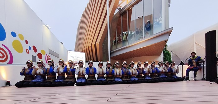 Tim tari Rajazka dari SMA Al-Azhar Syifa Budi Jakarta tampil di Pavilion Indonesia Osaka World Expo 2025 pada 4 Oktober 2025. Tim tari ini melalui seleksi dan kurasi ketat nasional sebelum terbang ke Jepang.