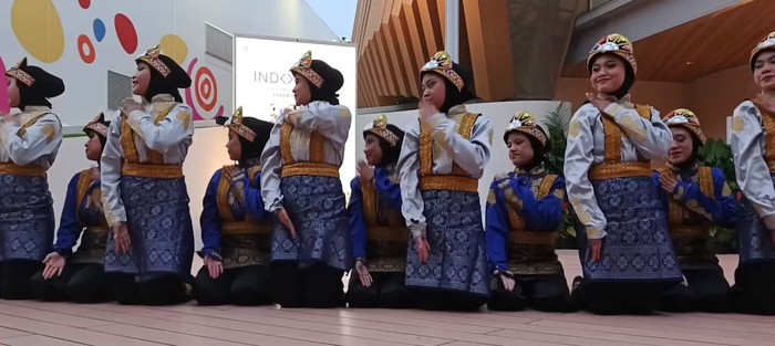 Tim tari Rajazka dari SMA Al-Azhar Syifa Budi Jakarta tampil di Pavilion Indonesia Osaka World Expo 2025 pada 4 Oktober 2025. Tim tari ini melalui seleksi dan kurasi ketat nasional sebelum terbang ke Jepang.