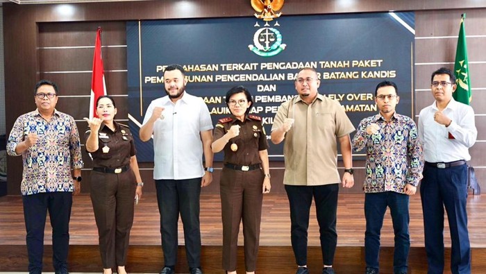 Wakil Ketua Komisi VI DPR RI dari Fraksi Gerindra Andre Rosiade memasilitasi pertemuan antara pemangku kebijakan dengan Kejaksaan Tinggi (Kejati) Sumbar, (Dok istimewa).