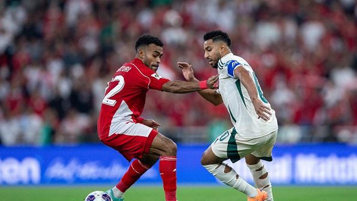 JEDDAH, SAUDI ARABIA - OCTOBER 8: Salem Al Dawsari of Saudi Arabia battling for the ball during the AFC Asian qualifiers 4th Round Group B match between Saudi Arabia and Indonesia at King Abdullah Sports City on October 8, 2025 in Jeddah, Saudi Arabia. (Photo by Yasser Bakhsh/Getty Images)