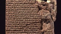 Dinobatkan sebagai buku resep tertua di dunia, Yale Culinary Tablets dari Mesopotamia (1700 SM) adalah awal sejarah kuliner tertulis. Tiga prasasti batu ini memuat resep roti, sup, dan kue mewah untuk para bangsawan kuno. Foto: Site Archive